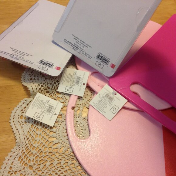 Pretty in pink kitchen tools bundle, cutting boards and cheese knives - Picture 8 of 8